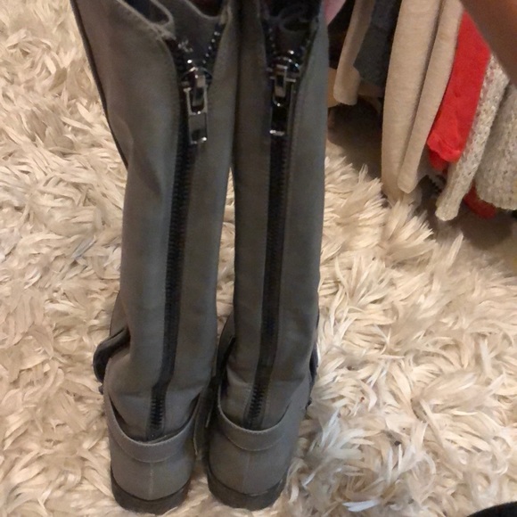 Gray boots! - Picture 2 of 3